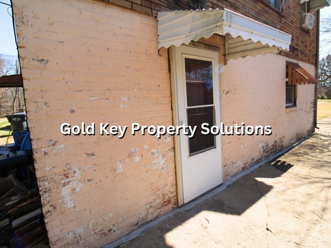 Building Photo - 1316 E 7th St