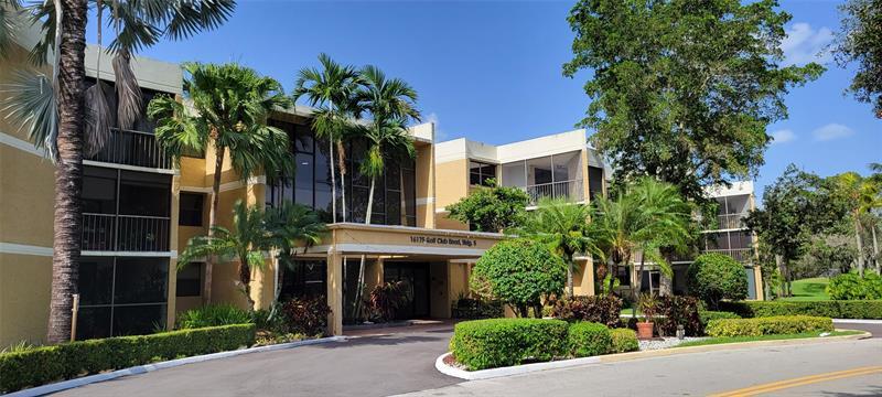 Foto principal - 16175 Golf Club Rd