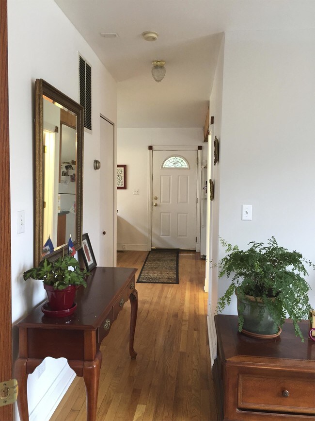 Building Photo - 1308 N Greenview Ave