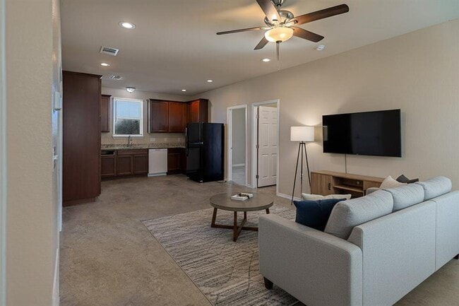 Building Photo - 1300 Hausman Dr