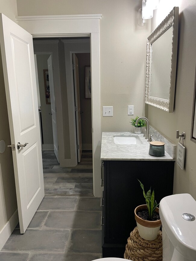 Building Photo - 105 1st St