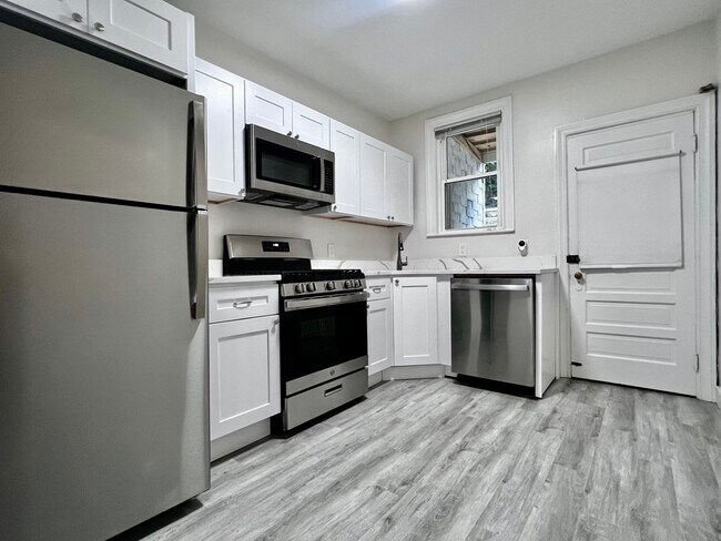 Building Photo - 281 Highland Ave