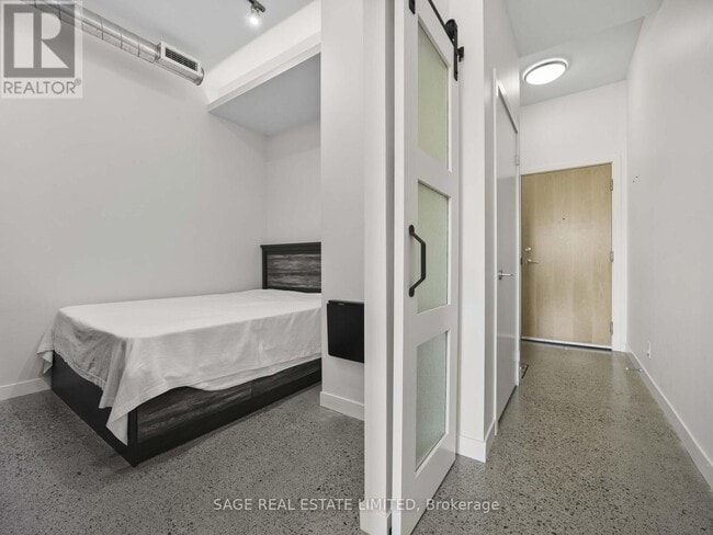 Photo du bâtiment - 510-510 King St E