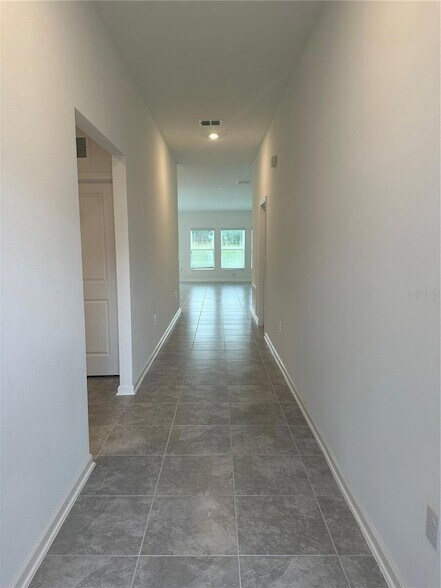 Foto del edificio - 355 Loch Ct