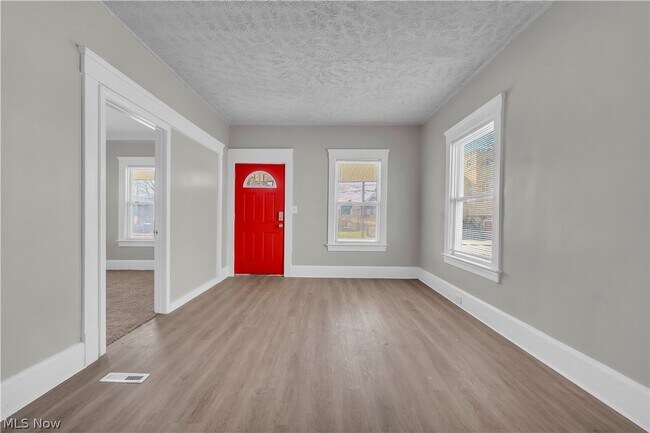 Foto del edificio - 9720 Denison Ave