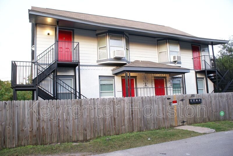 Photo - 2511 Rosalie St