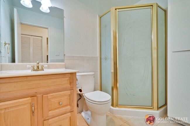 Foto del edificio - Beautiful Top Floor Condo in Prime Mountain View Location