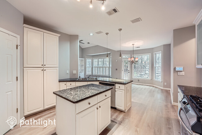 Building Photo - 835 Heathland Ct, Roswell, GA, 30075