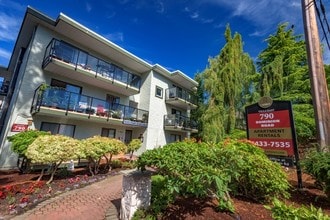 Building Photo - Villa Apartments