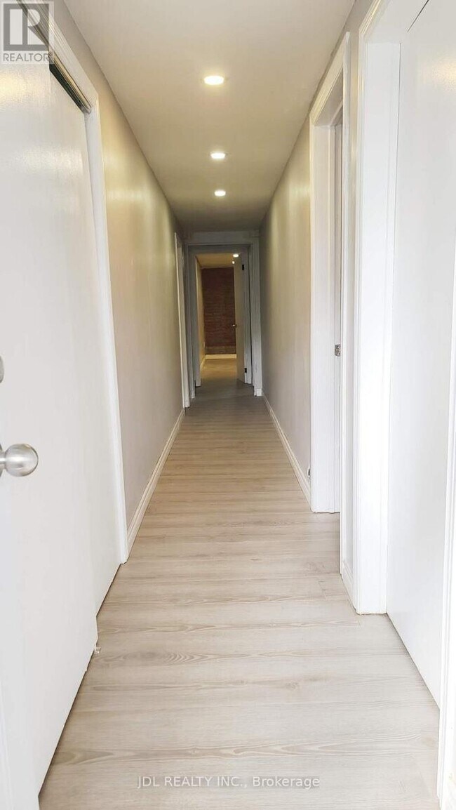 Building Photo - 75 Mintwood Dr
