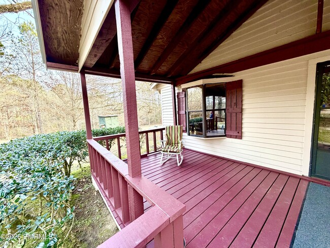 Foto del edificio - 8223 Center Hill Rd