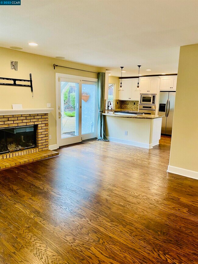 Building Photo - 317 Mountain Ridge Dr