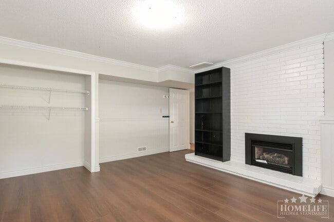 Building Photo - Spacious 3-Bedroom + Den Basement for Rent...