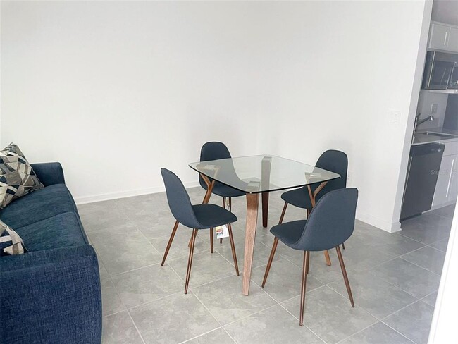 Building Photo - 652 Daring Dr