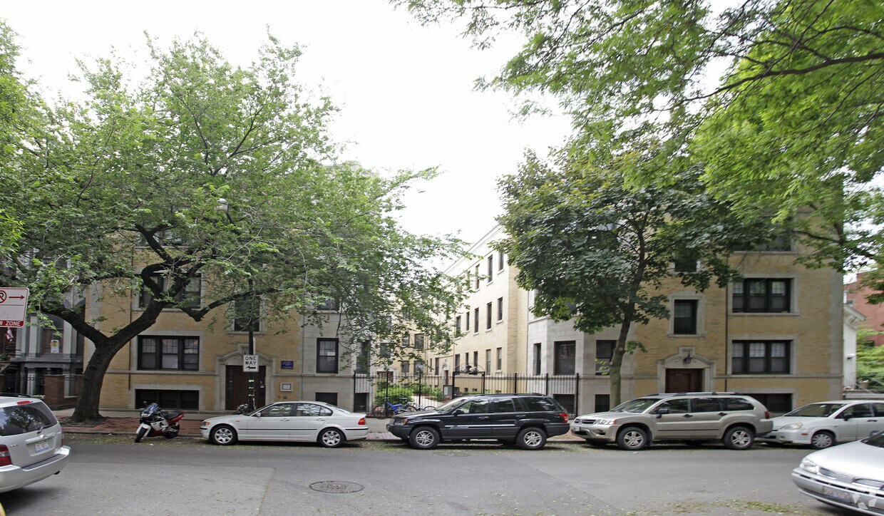 Building - 427-433 W Belden Ave