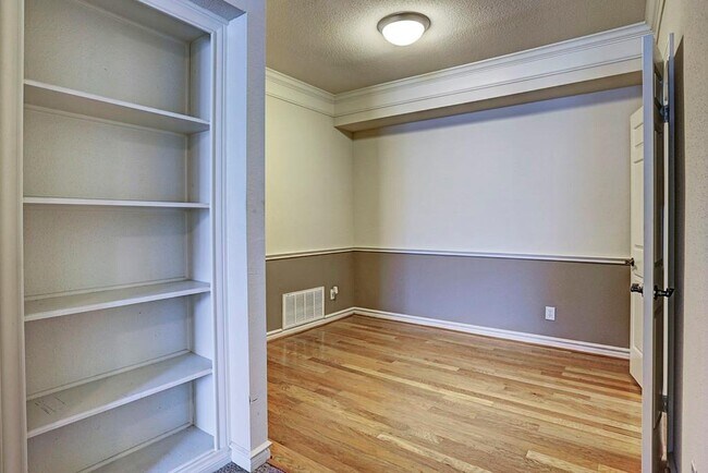 Foto del edificio - 2700 Revere St