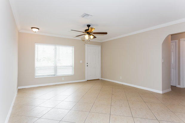 Building Photo - 6088 Oak Royal Dr