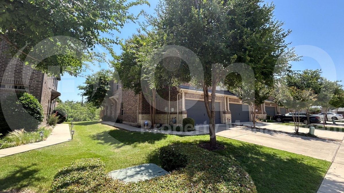 Building Photo - 2220 Wabash Wy
