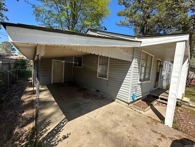 Building Photo - 107 Roosevelt Rd