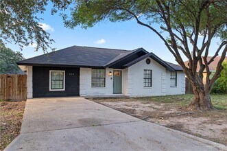 Building Photo - 104 Aldrin St