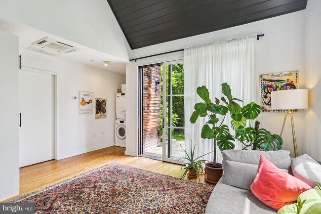 Foto del edificio - 3705 Brandywine St NW