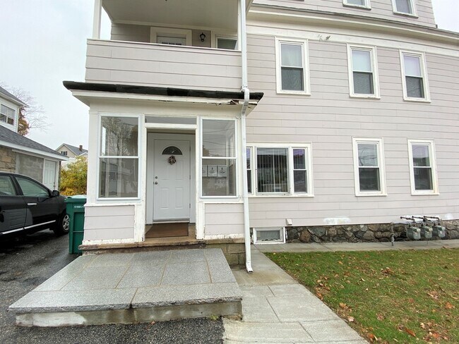 Building Photo - 131-133 Lowell St
