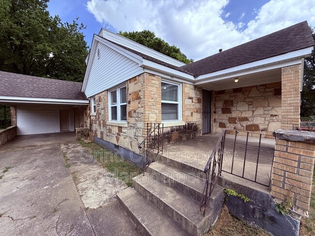 Building Photo - 1838 McMillan St