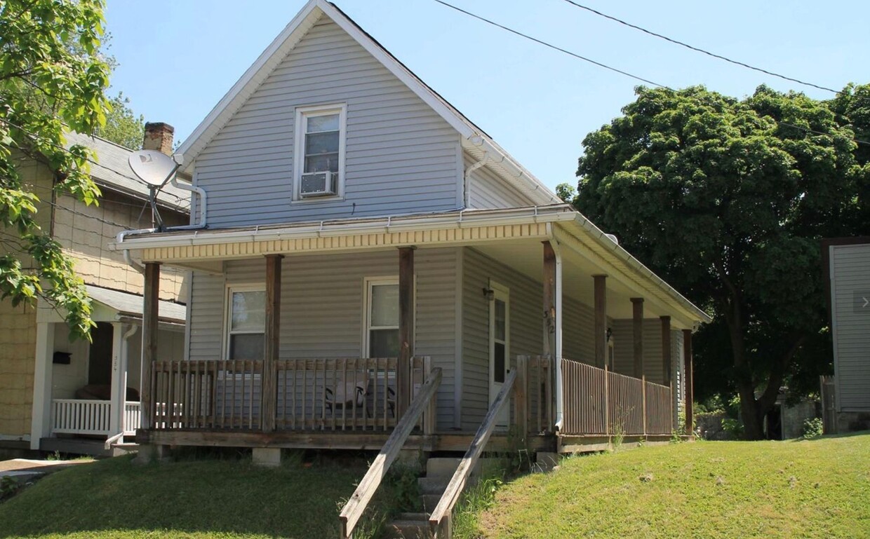 Foto principal - Small single family with 1st floor laundry