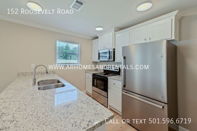 Foto del edificio - 152 Roosevelt Rd