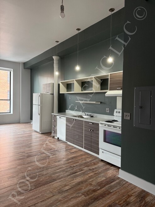 155 Saint Paul #211 Kitchen - Hive@155 and Hive Andrews