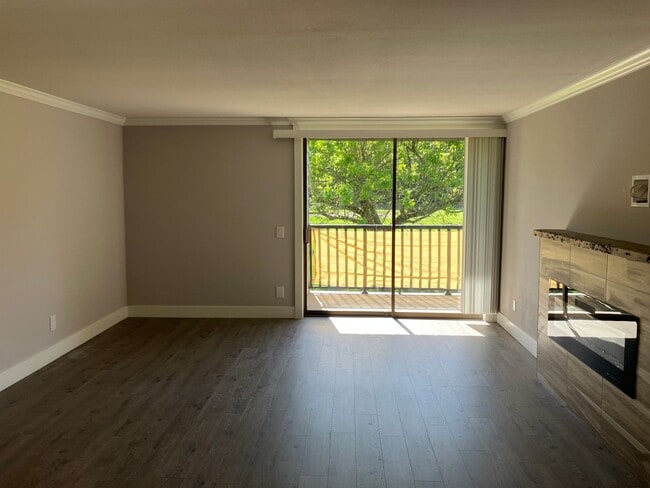 Building Photo - Fully Renovated Redmond 1 Bedroom
