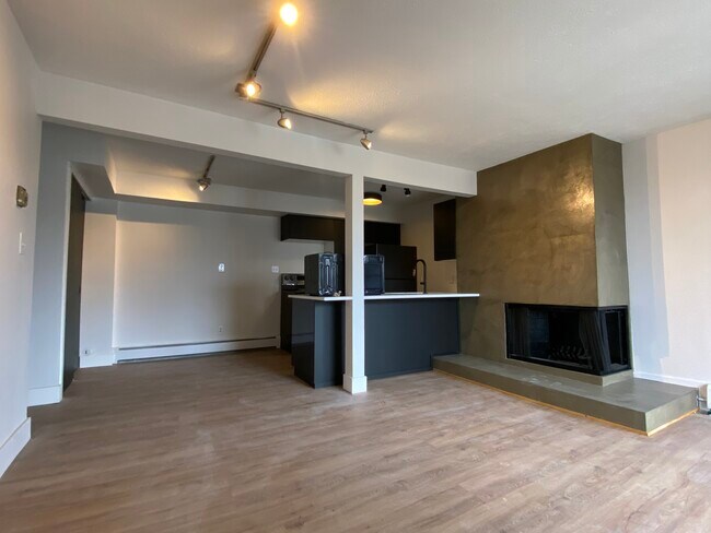 Building Photo - 1712 Treetop Trl