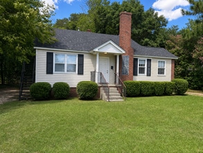 Building Photo - 2015 Holt Dr