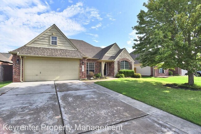 Building Photo - 4 br, 2.5 bath House - 11017 E 84th St