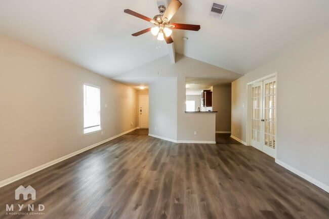 Foto del edificio - 15911 Newport Pl