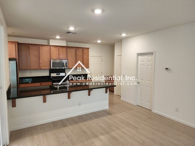 Building Photo - Newer 3 bd/2.5ba Capital Village Home withLoft and 2 Car Garage