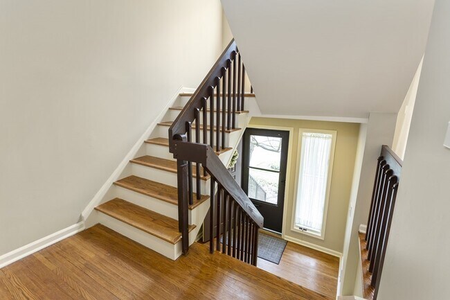 Building Photo - Multi Floor Unit, Townhouse-Interior - Mou...