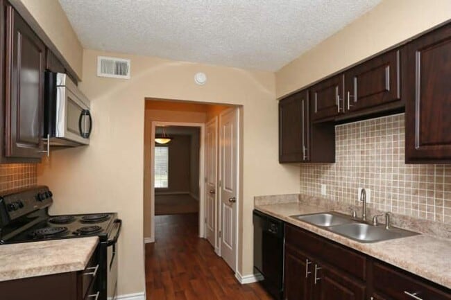 Building Photo - 3 bedroom in Fort Worth TX 76107