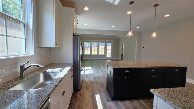 Foto del edificio - Practically brand-new Fox Run Village home!