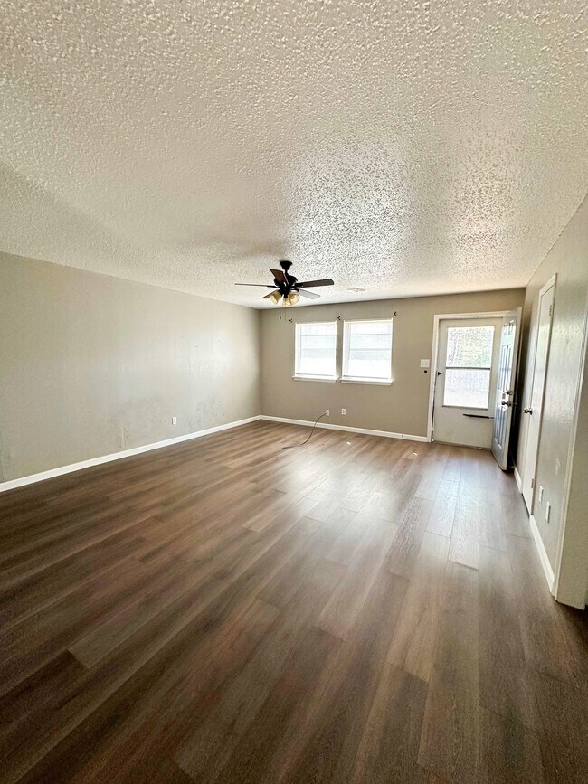 Building Photo - 7930 NW Crossland Cir