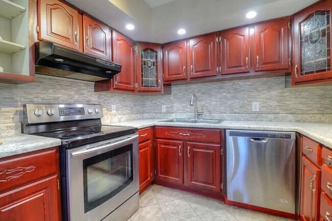 Foto del edificio - 502 E Harding Dr