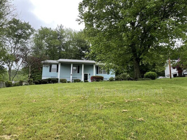 Photo - 608 Augustan Ln House