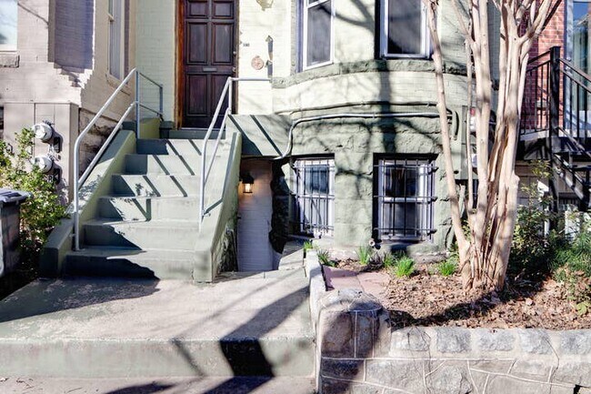 Entrance and exterior - 1441 W St NW