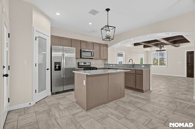 Building Photo - 13632 Blackburn Ave