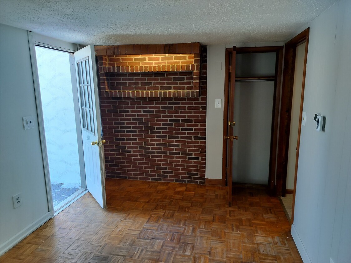 Viviendo - 326 S Center St