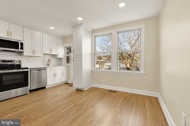 Foto del edificio - 2205 Observatory Pl NW