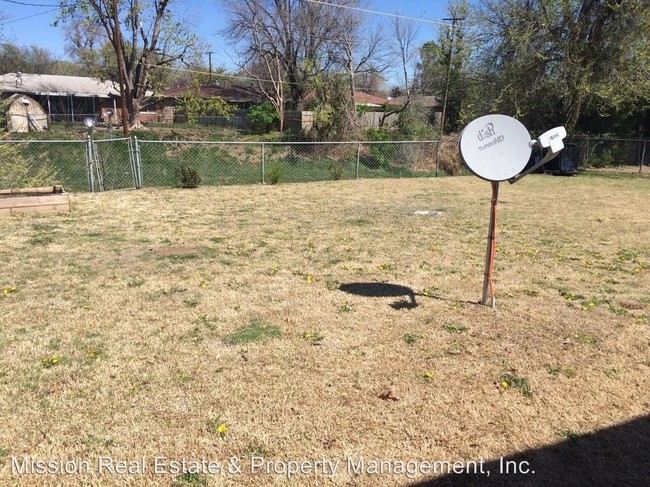 Building Photo - 2 br, 1 bath House - 2706 W Longview Dr