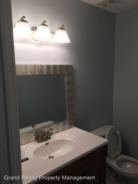 Foto del edificio - 2646 Quincy St NE