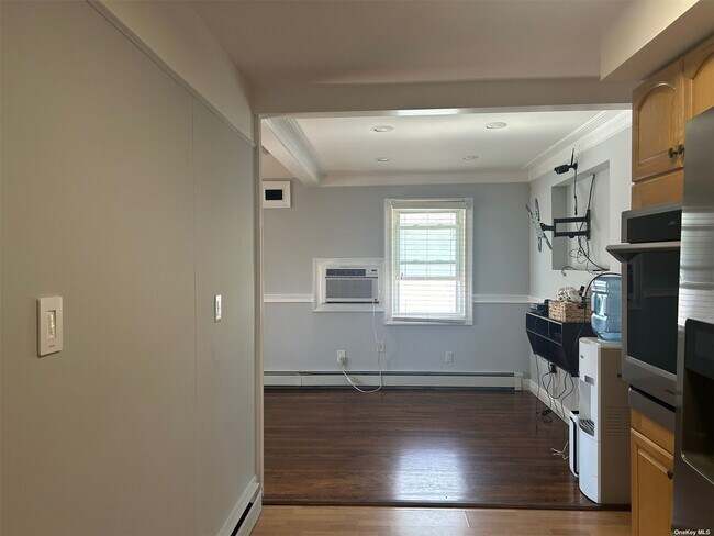 Building Photo - 17 W Bay Shore Rd