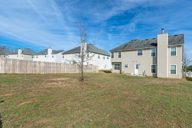 Foto del edificio - Great Opportunity: 5 Beds/ 3 Full Baths!!